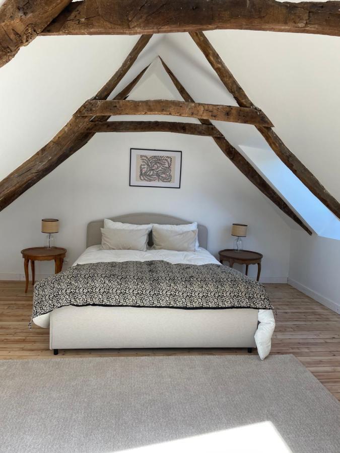 Maison, Calme Avec Cheminee. Botmeur Luaran gambar
