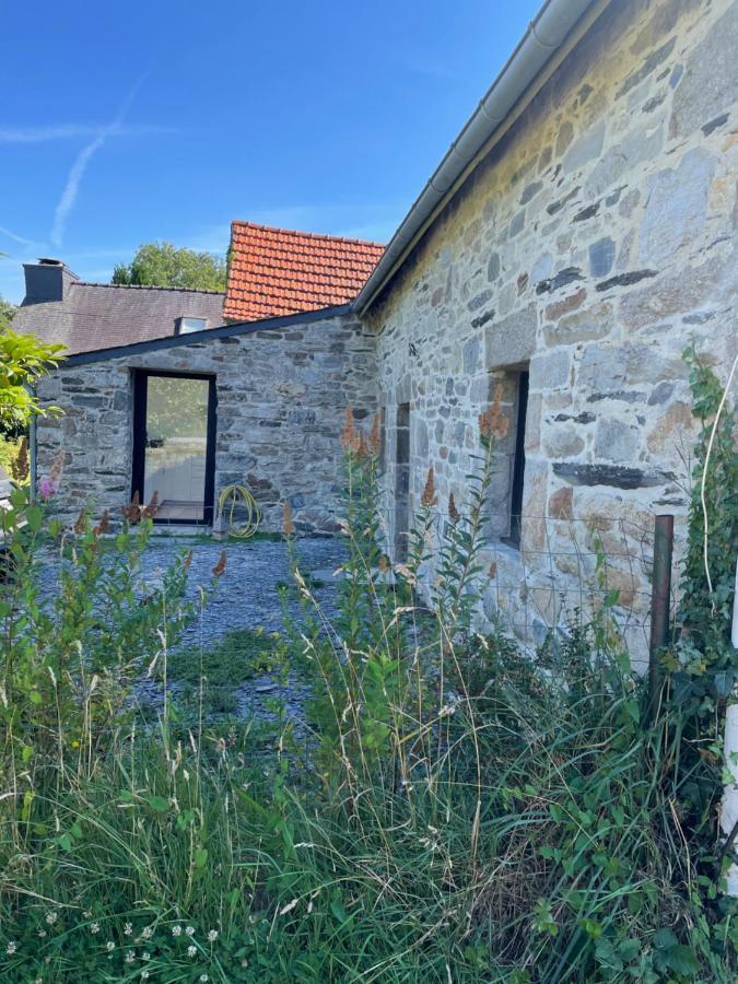 Maison, Calme Avec Cheminee. Botmeur Luaran gambar